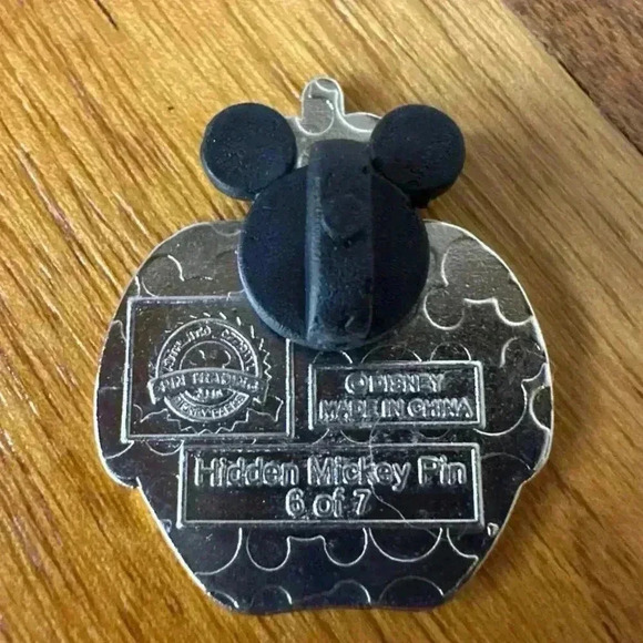 WDW 2015 DISNEY HIDDEN MICKEY HALLOWEEN GOOFY CANDY APPLE 6 OF 7 - Picture 2 of 2